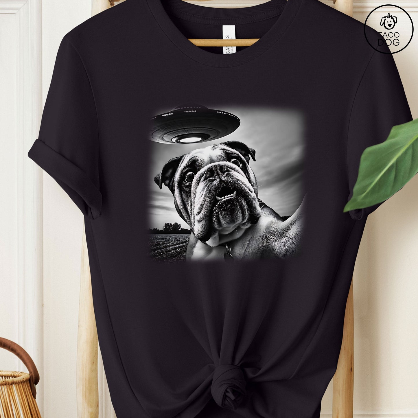 English Bulldog UFO Selfie T-Shirt