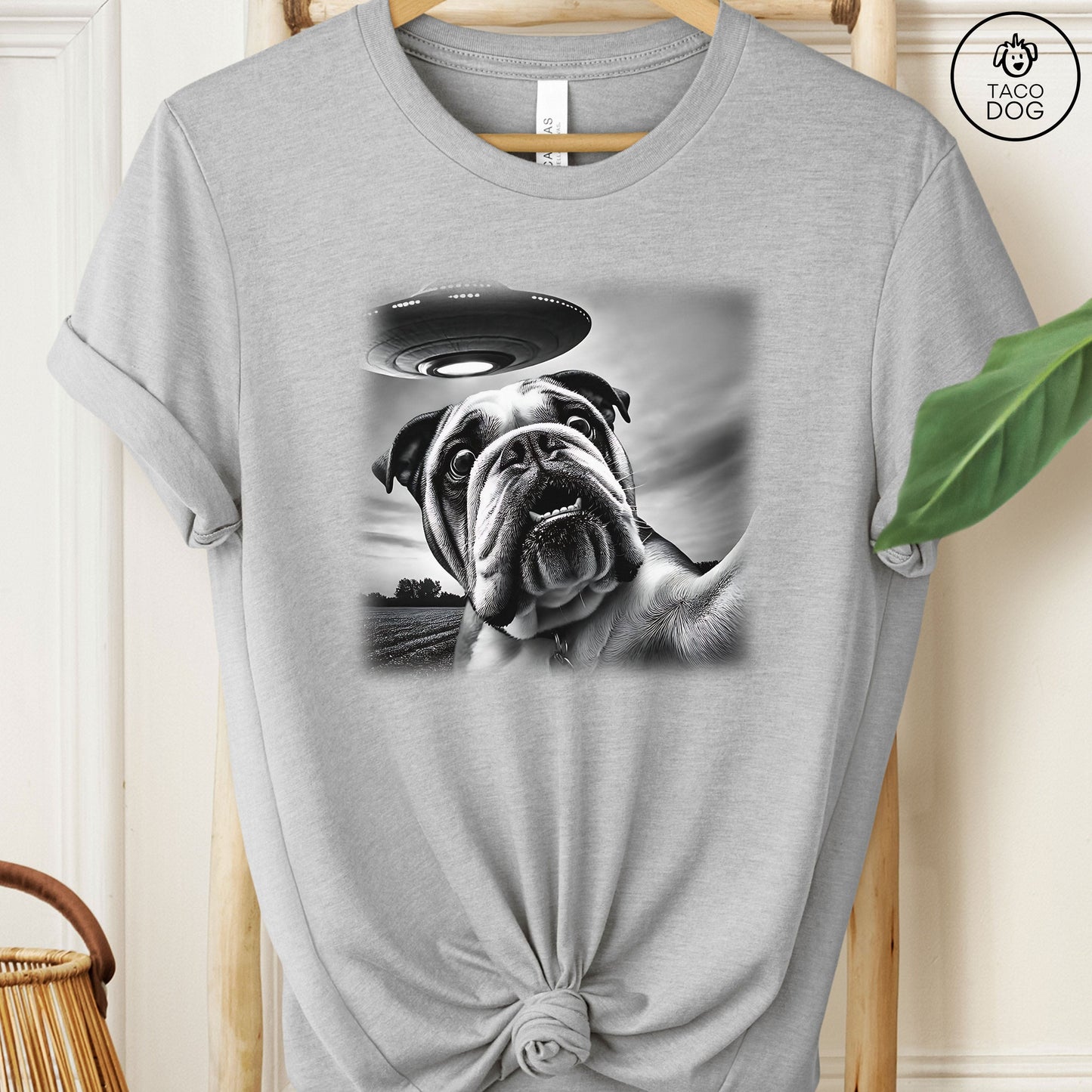 English Bulldog UFO Selfie T-Shirt