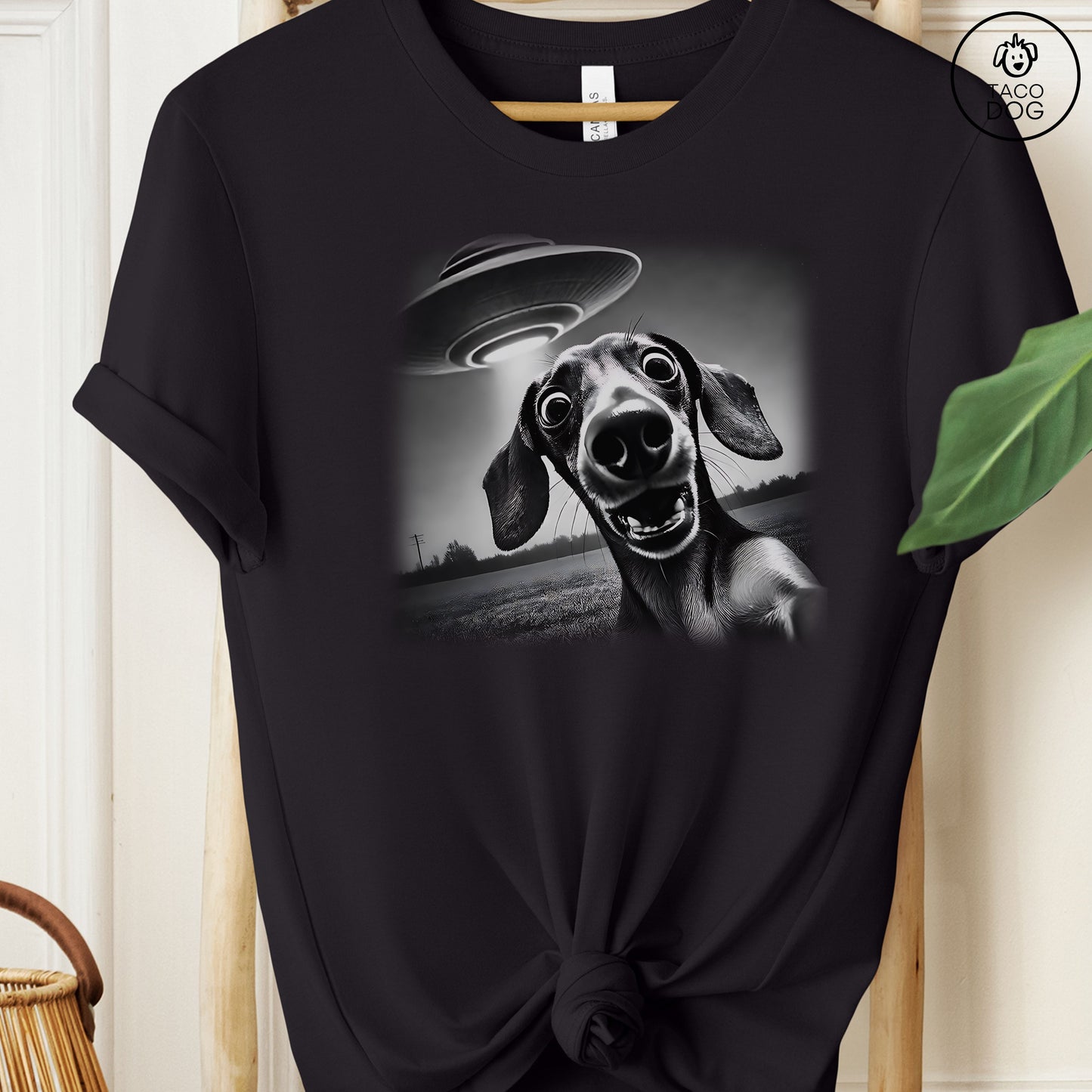 Dachshund Doxie Wiener Dog Weenie UFO Selfie T-Shirt