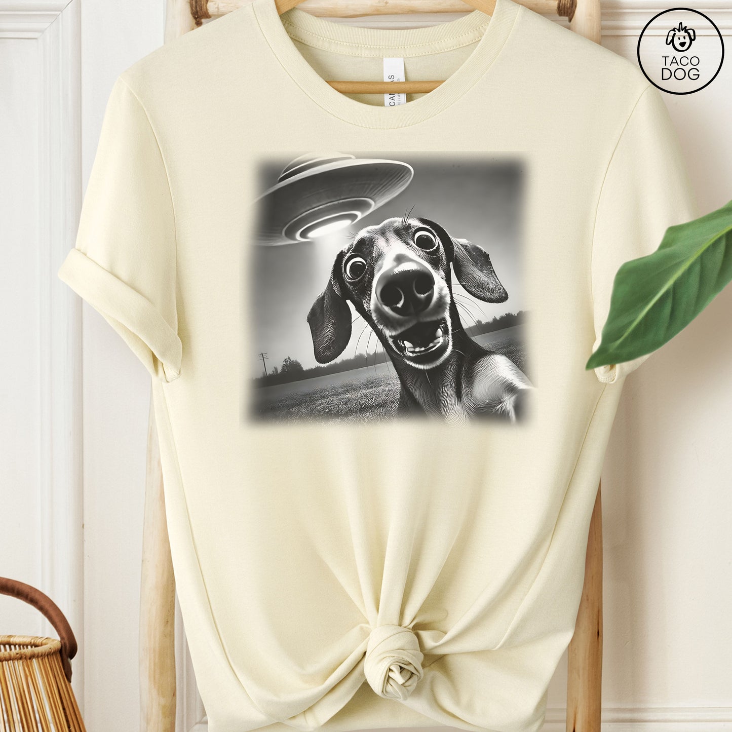 Dachshund Doxie Wiener Dog Weenie UFO Selfie T-Shirt