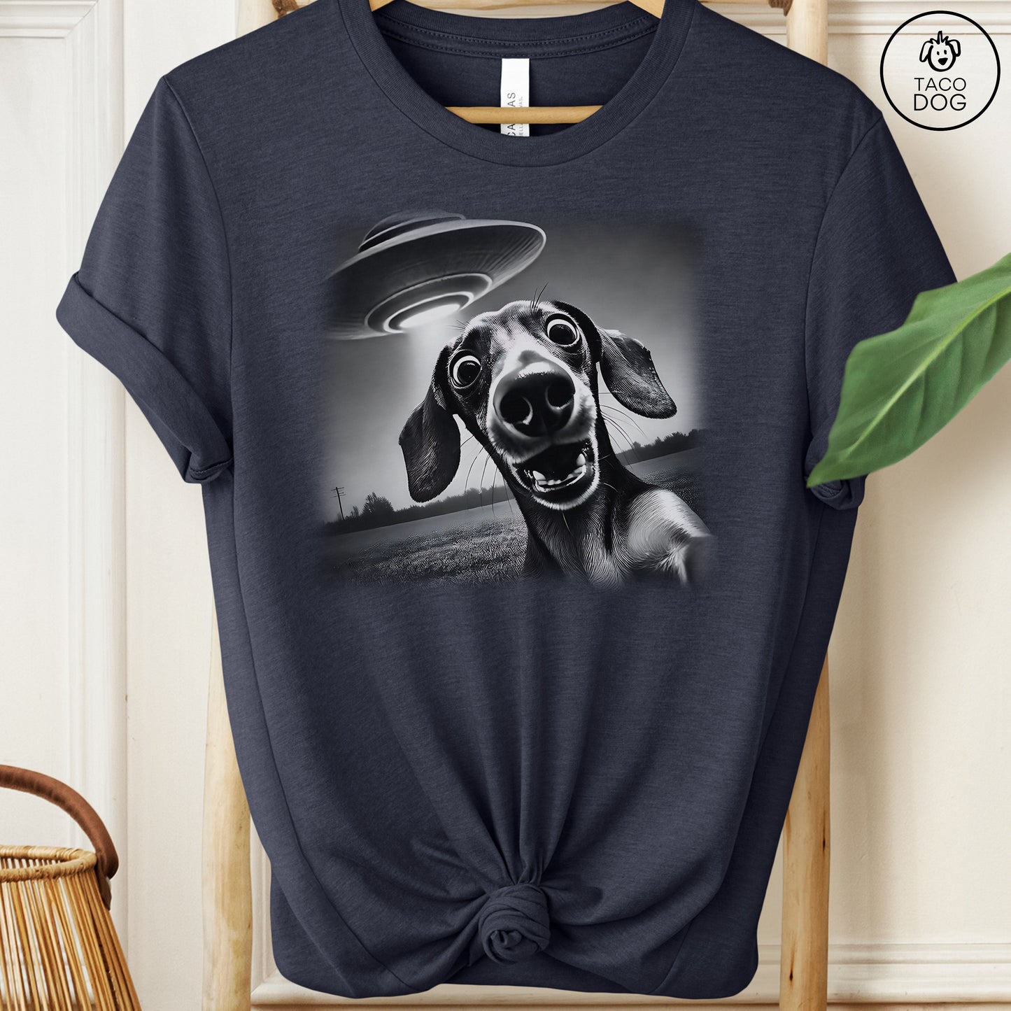 Dachshund Doxie Wiener Dog Weenie UFO Selfie T-Shirt