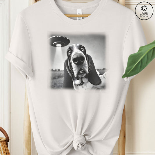 Basset Hound UFO Selfie T-Shirt Vintage White Taco-Dog