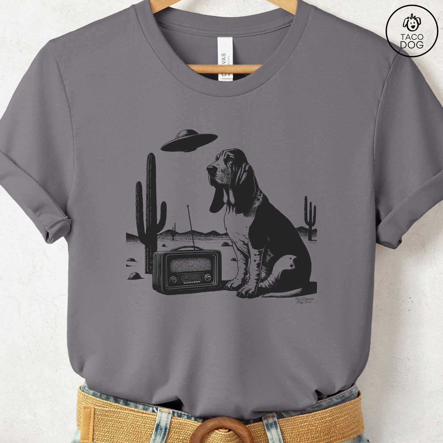 Basset Hound Vintage Radio T-Shirt