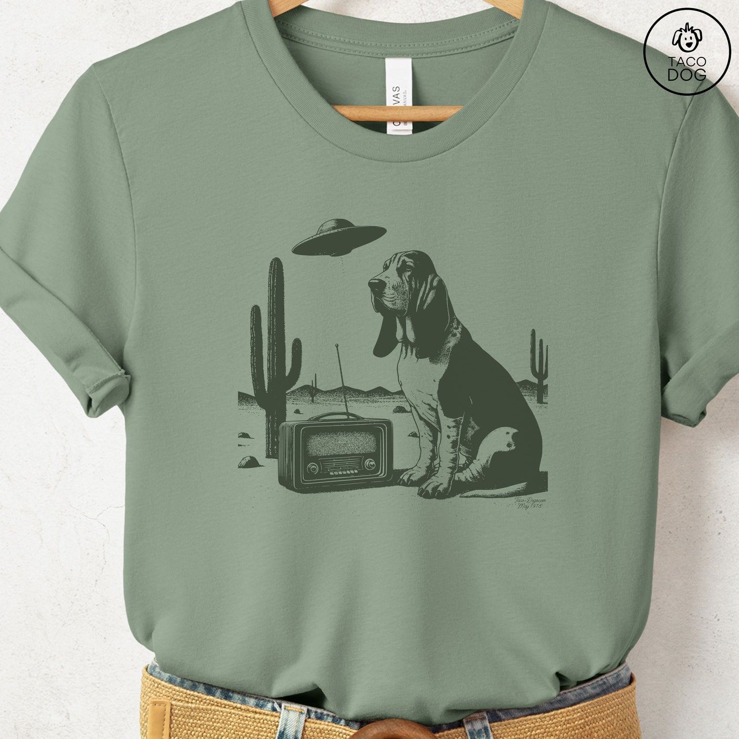 Basset Hound Vintage Radio T-Shirt