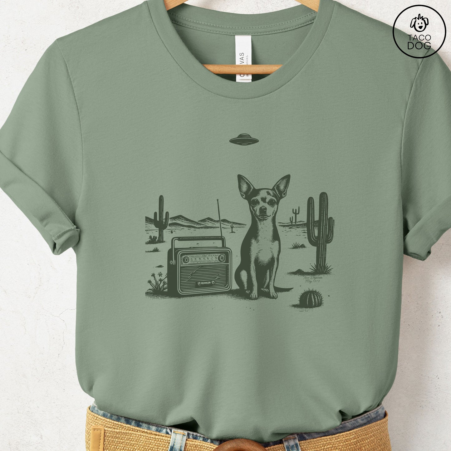Chihuahua Vintage Radio T-Shirt