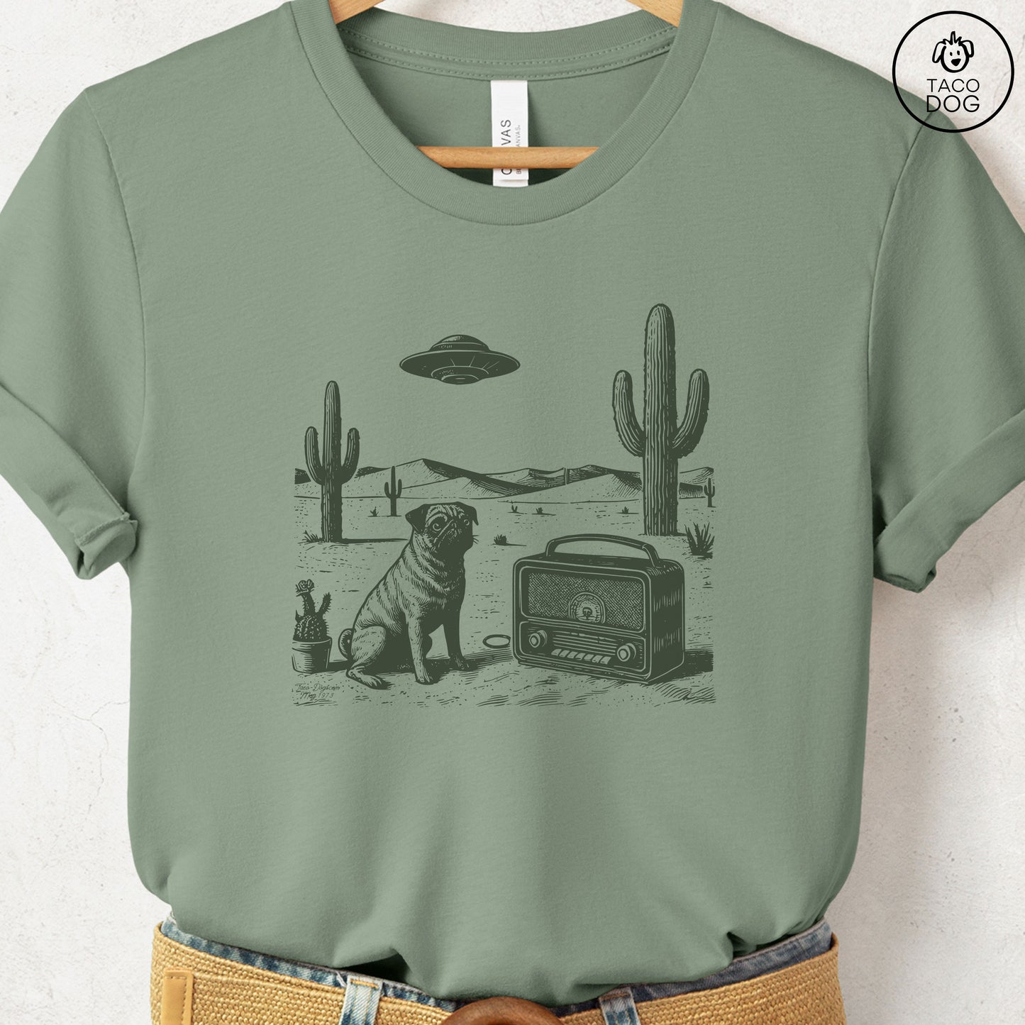 Pug Vintage Radio T-Shirt