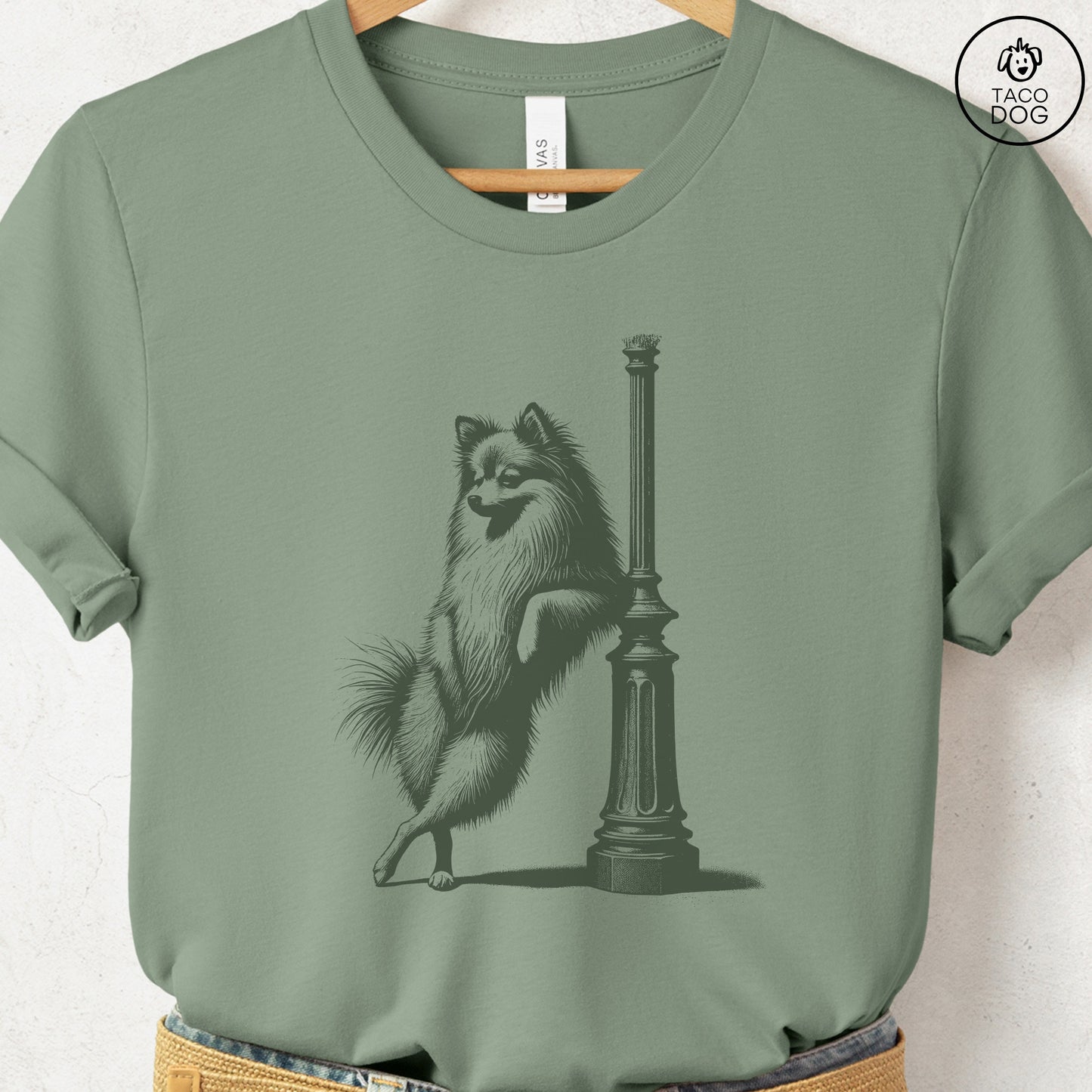 Pomeranian Lamppost Leaning T-Shirt