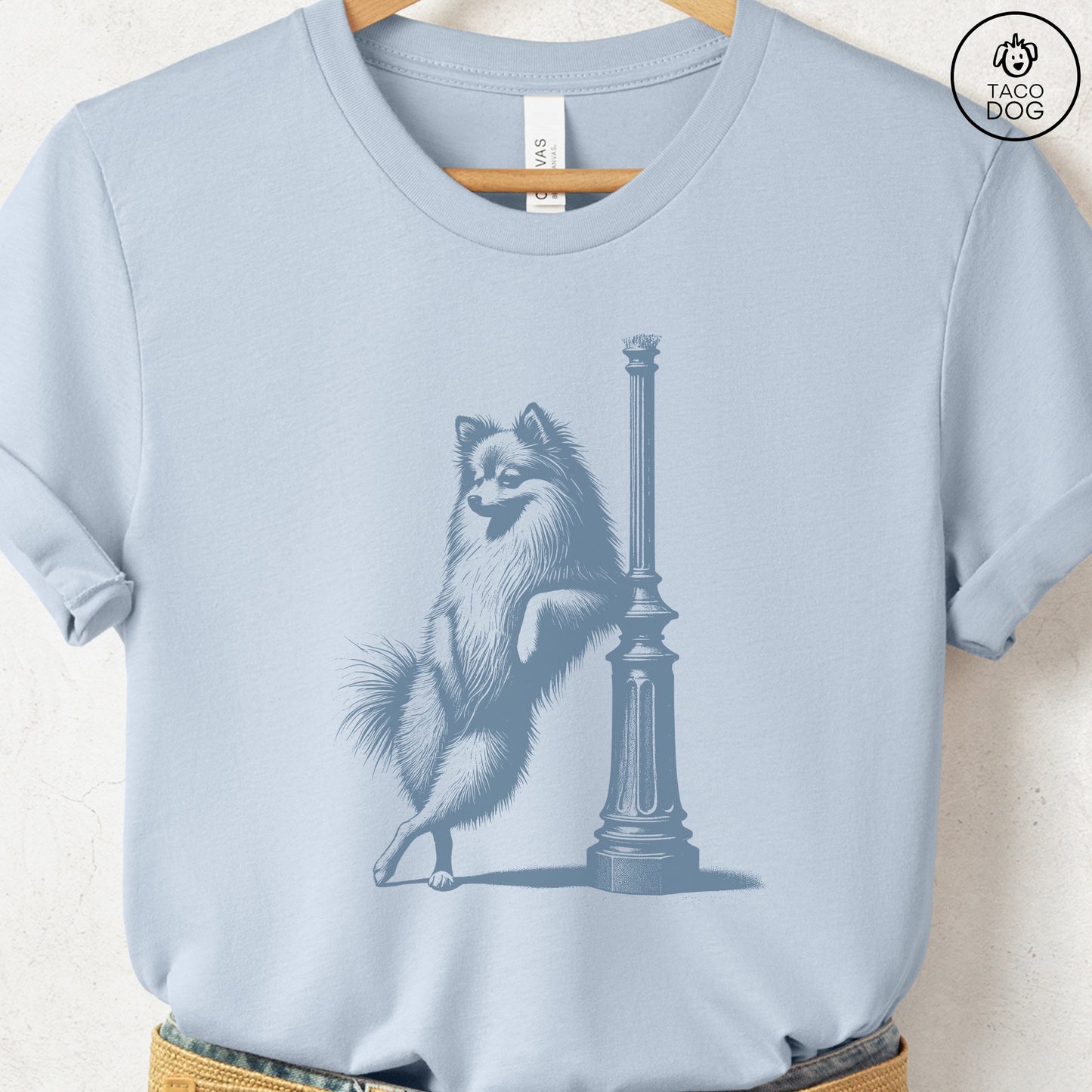Pomeranian Lamppost Leaning T-Shirt