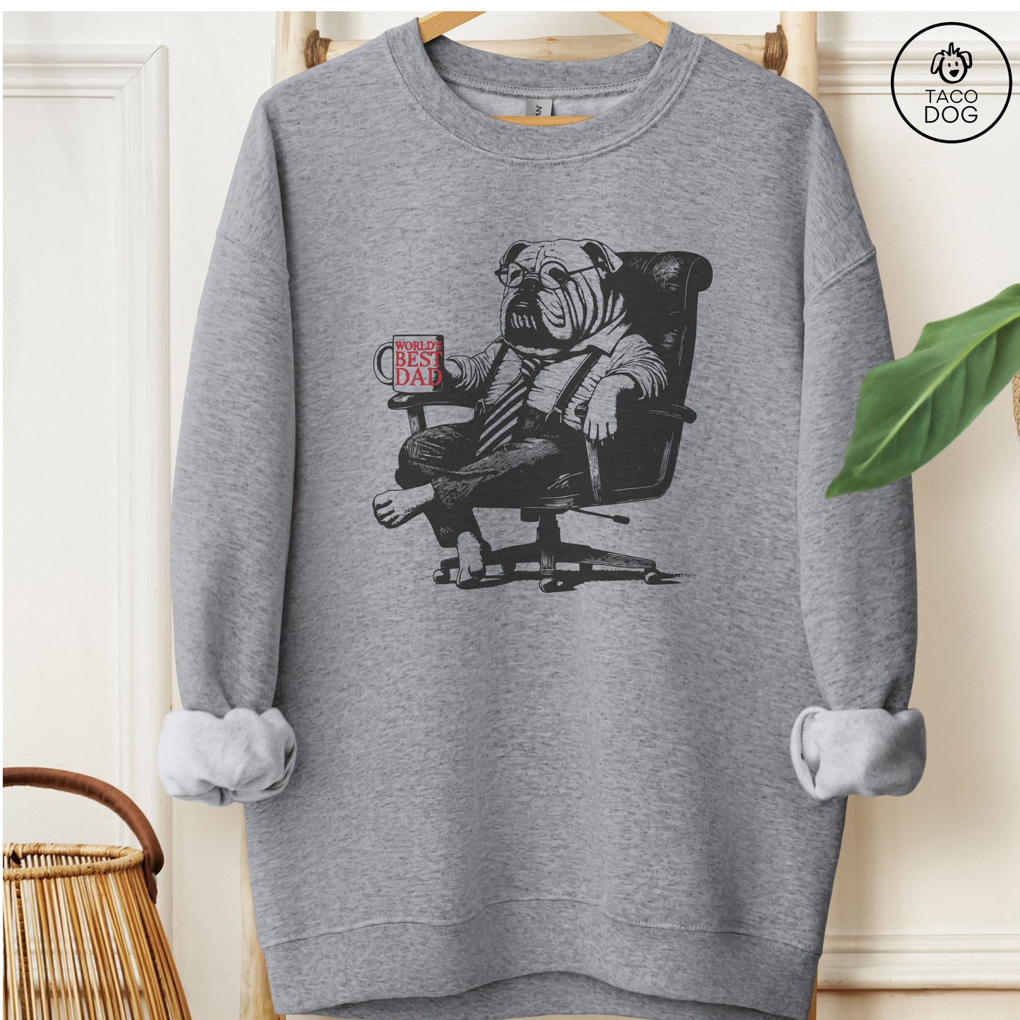 English Bulldog World's Best Dad Mug Sweatshirt Graphite Heather Taco-Dog
