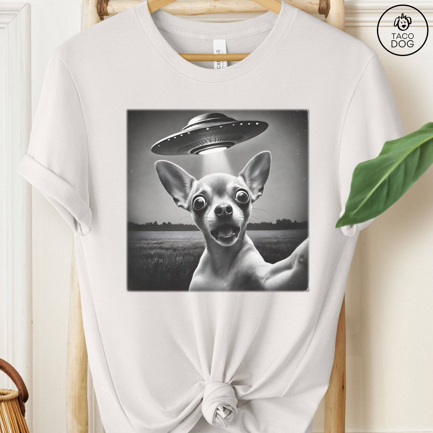 Chihuahua UFO Selfie T-Shirt