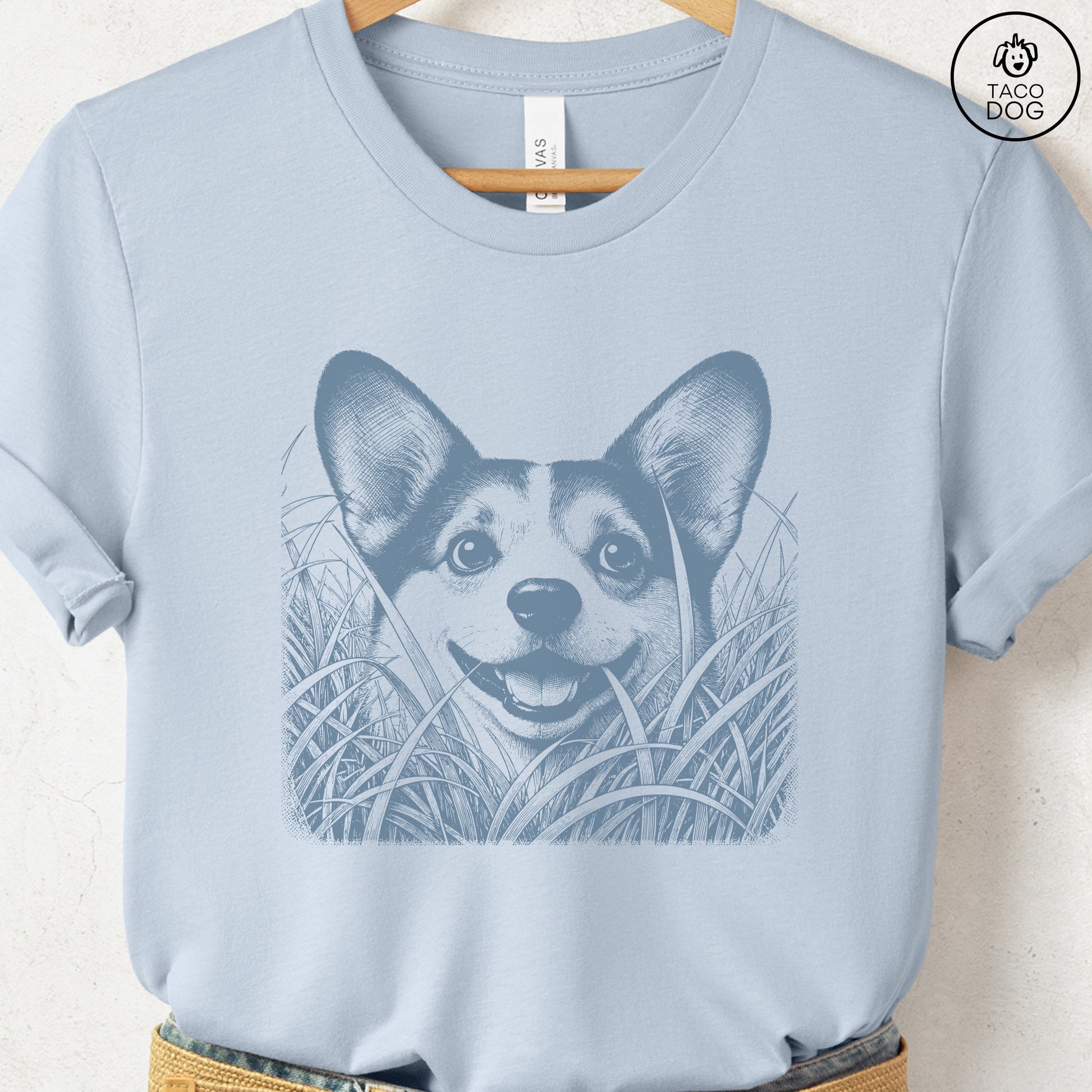 Corgi in the Grass T-Shirt Light Blue