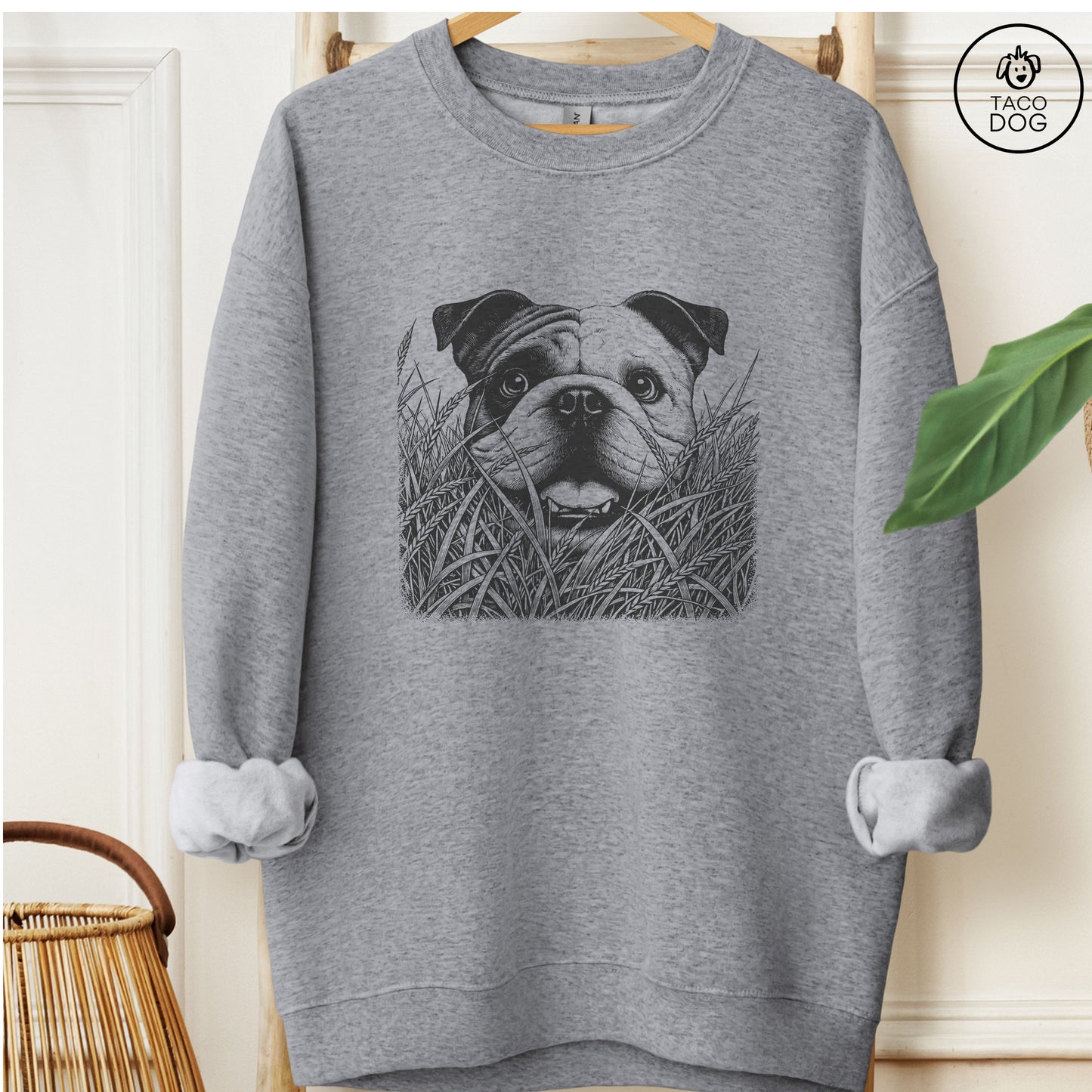 English Bulldog in the Grass Sweatshirt Graphite Heather Taco-Dog