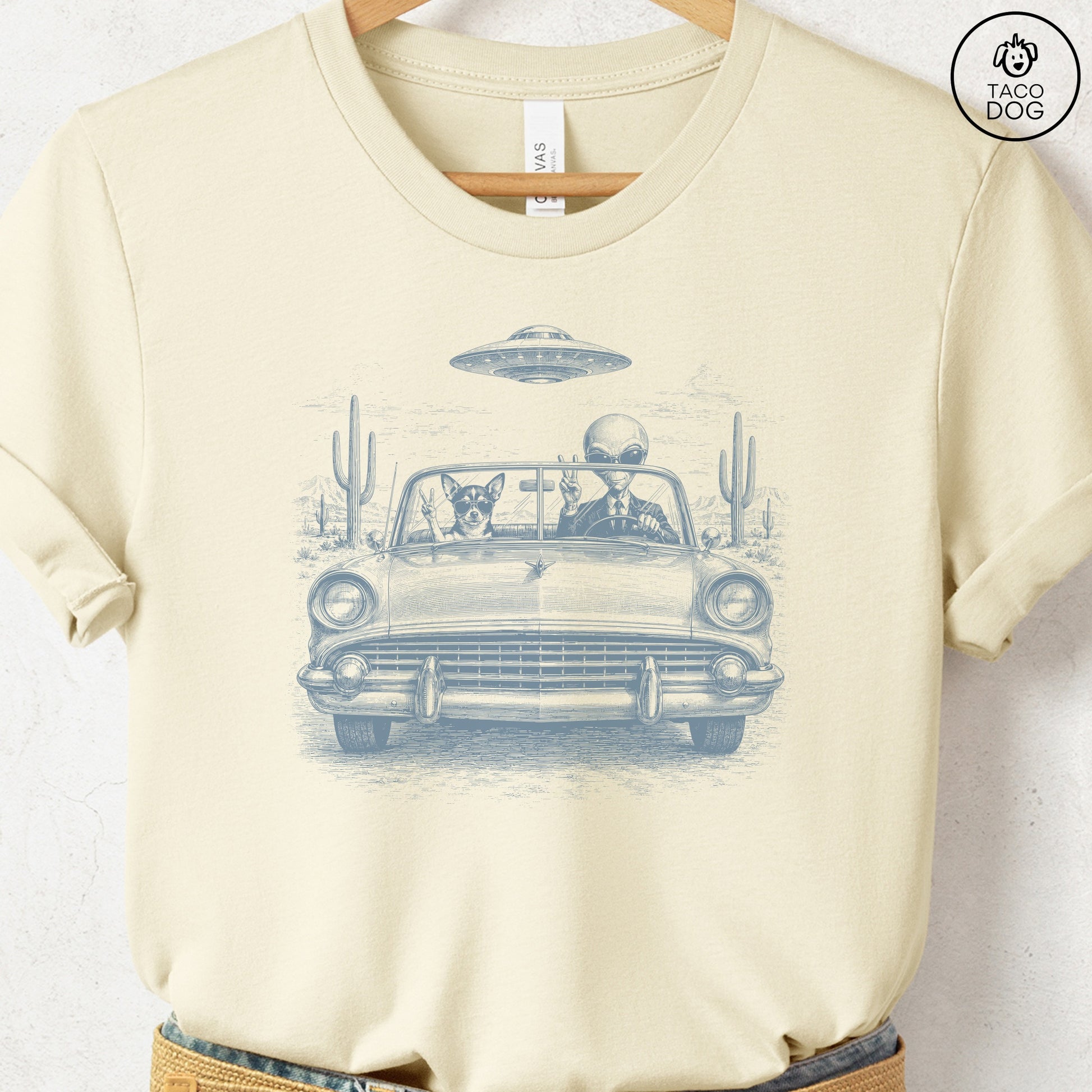 Chihuahua Alien Roadtrip T-Shirt Natural Taco-Dog