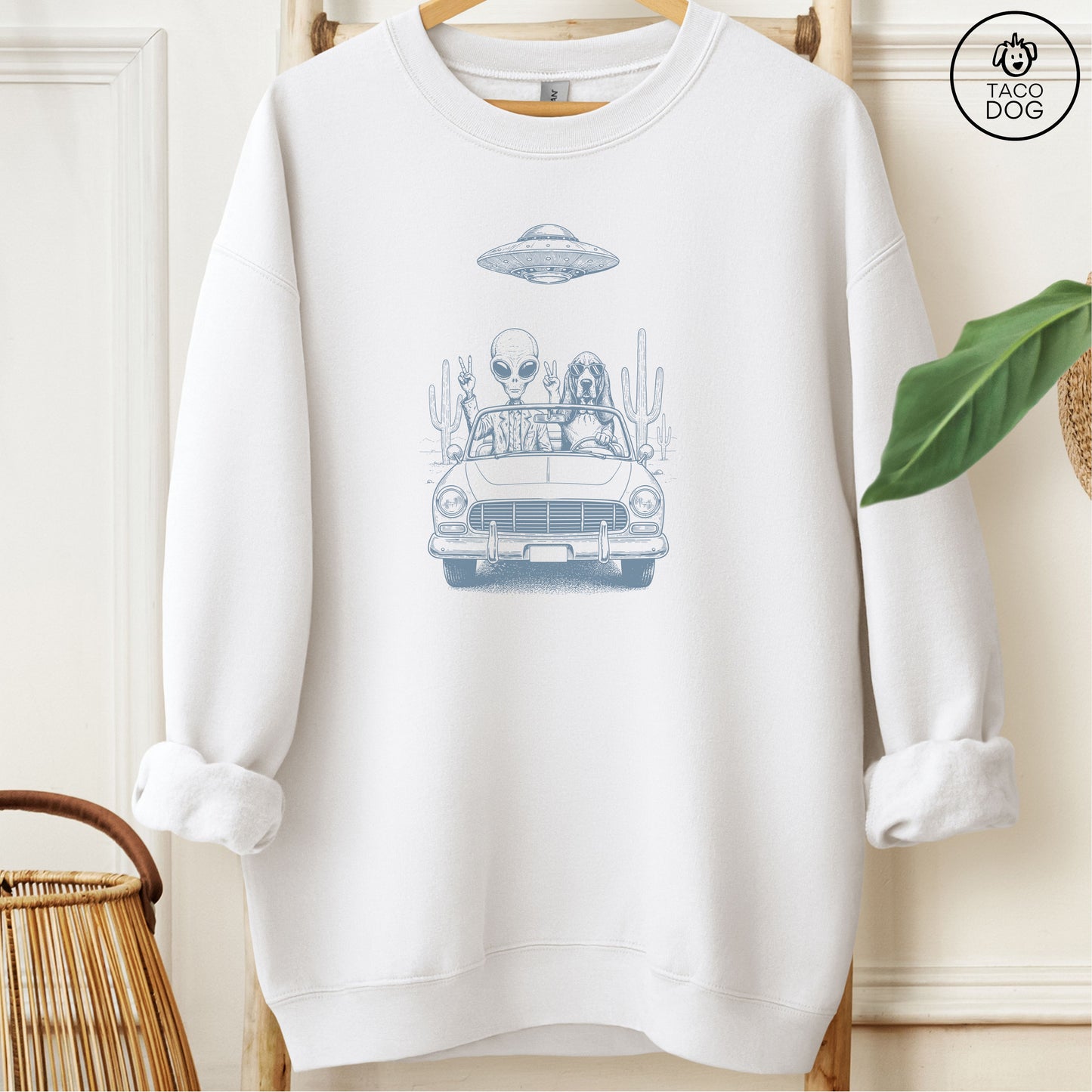 Basset Hound Vintage UFO Sweatshirt White M Taco-Dog