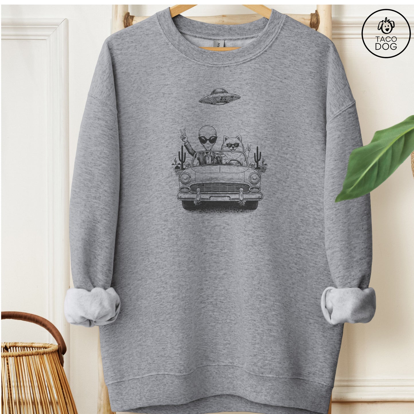 Pomeranian Vintage UFO Sweatshirt Graphite Heather M Taco-Dog