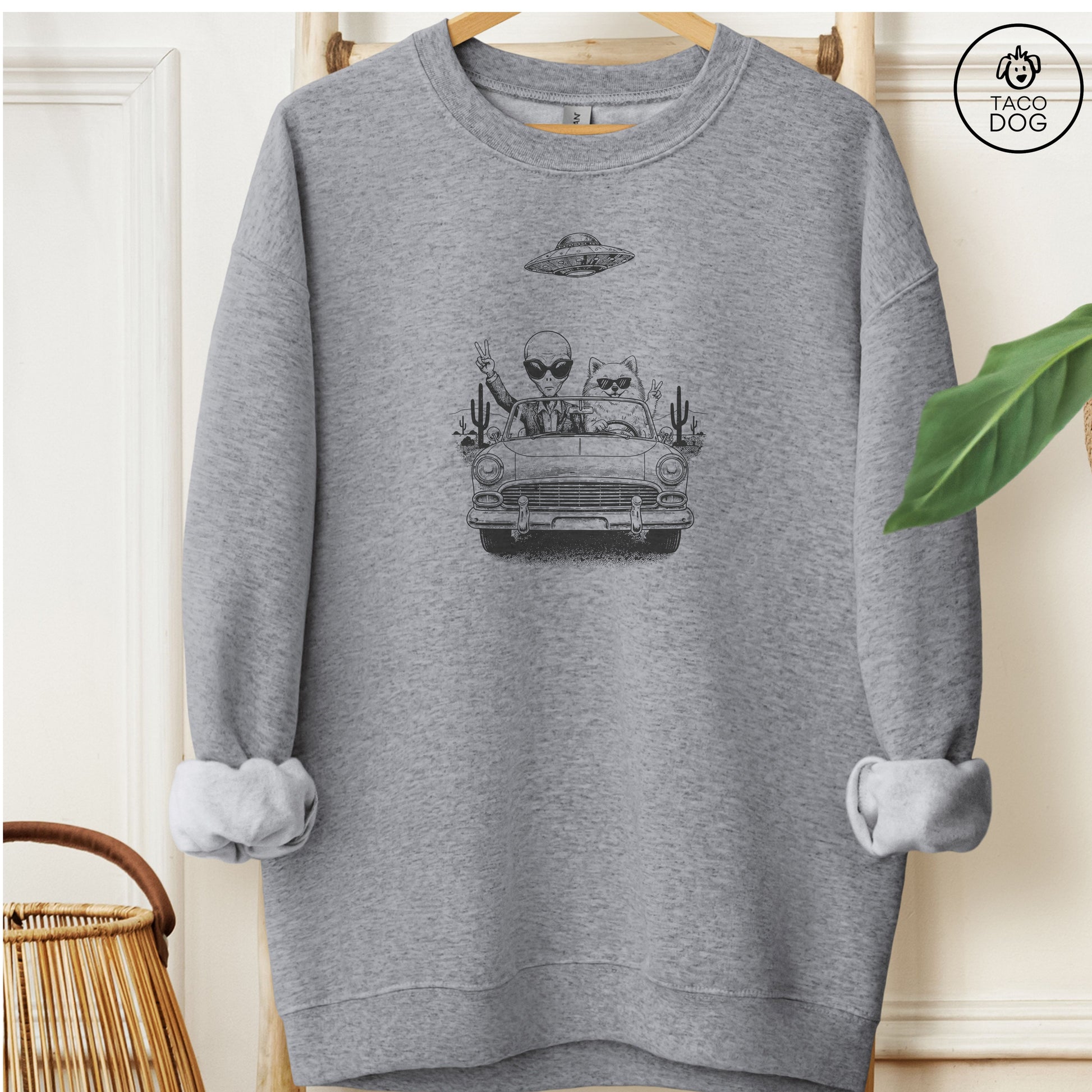 Pomeranian Vintage UFO Sweatshirt Graphite Heather M Taco-Dog