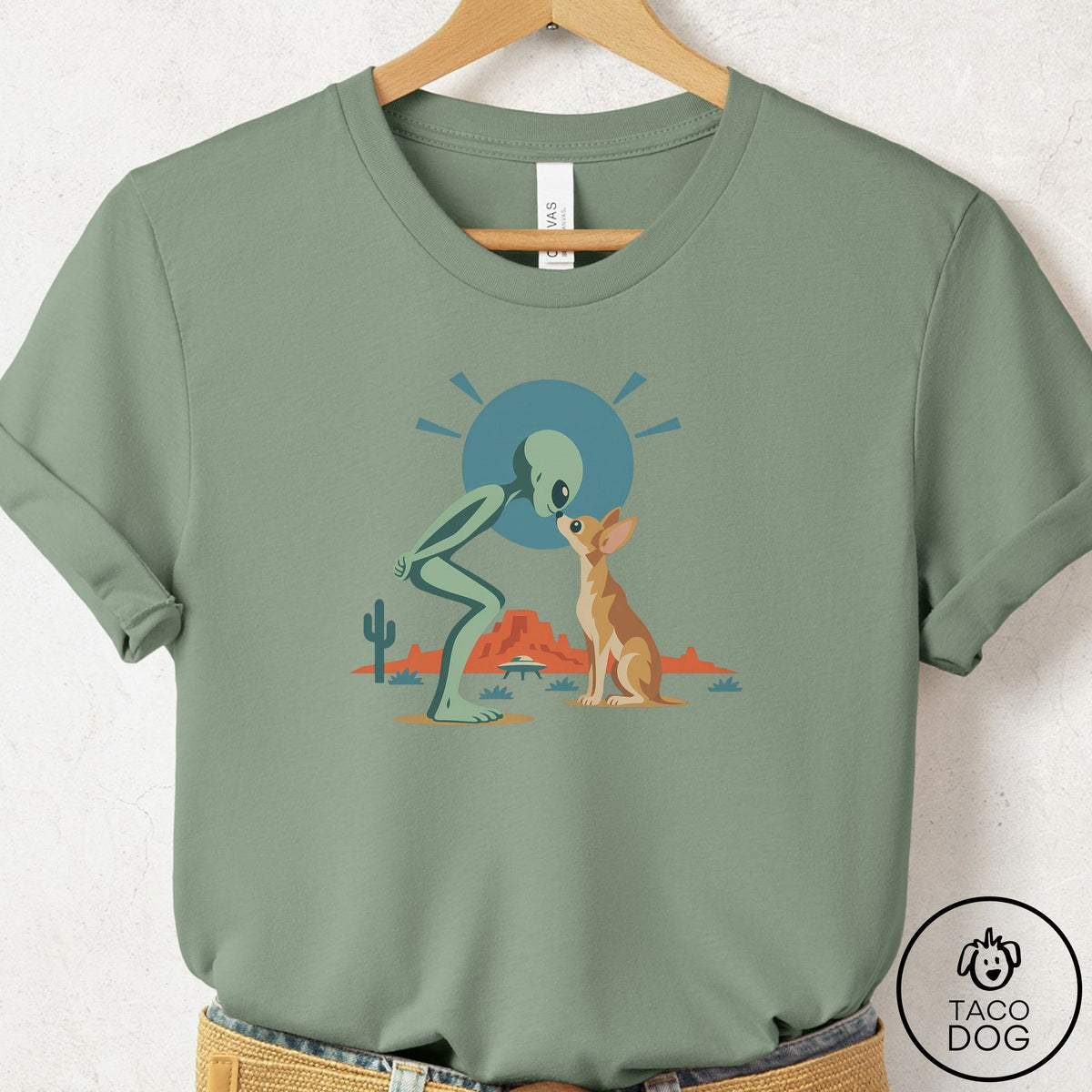 Chihuahua Hello Neighbor T-Shirt, design close-up