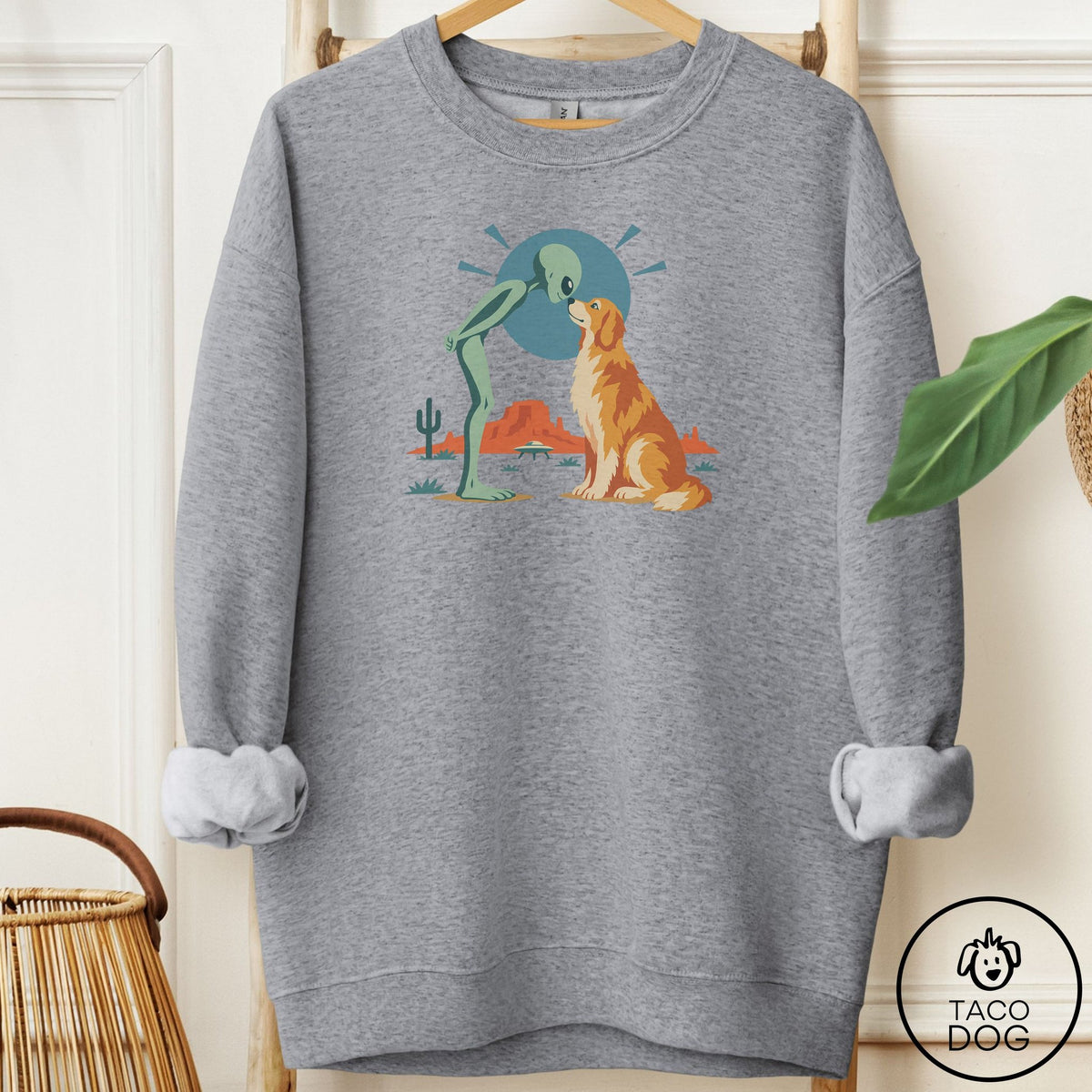 Golden Retriever Hello Neighbor Sweatshirt Graphite Heather Taco-Dog
