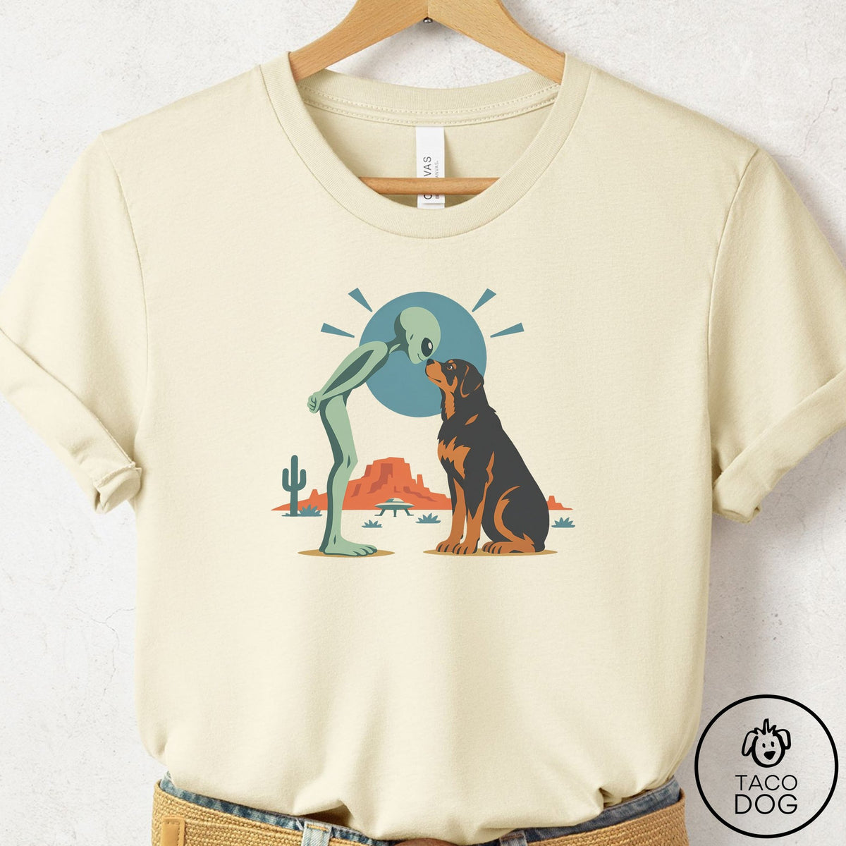 Rottweiler Hello Neighbor T-Shirt, design close-up