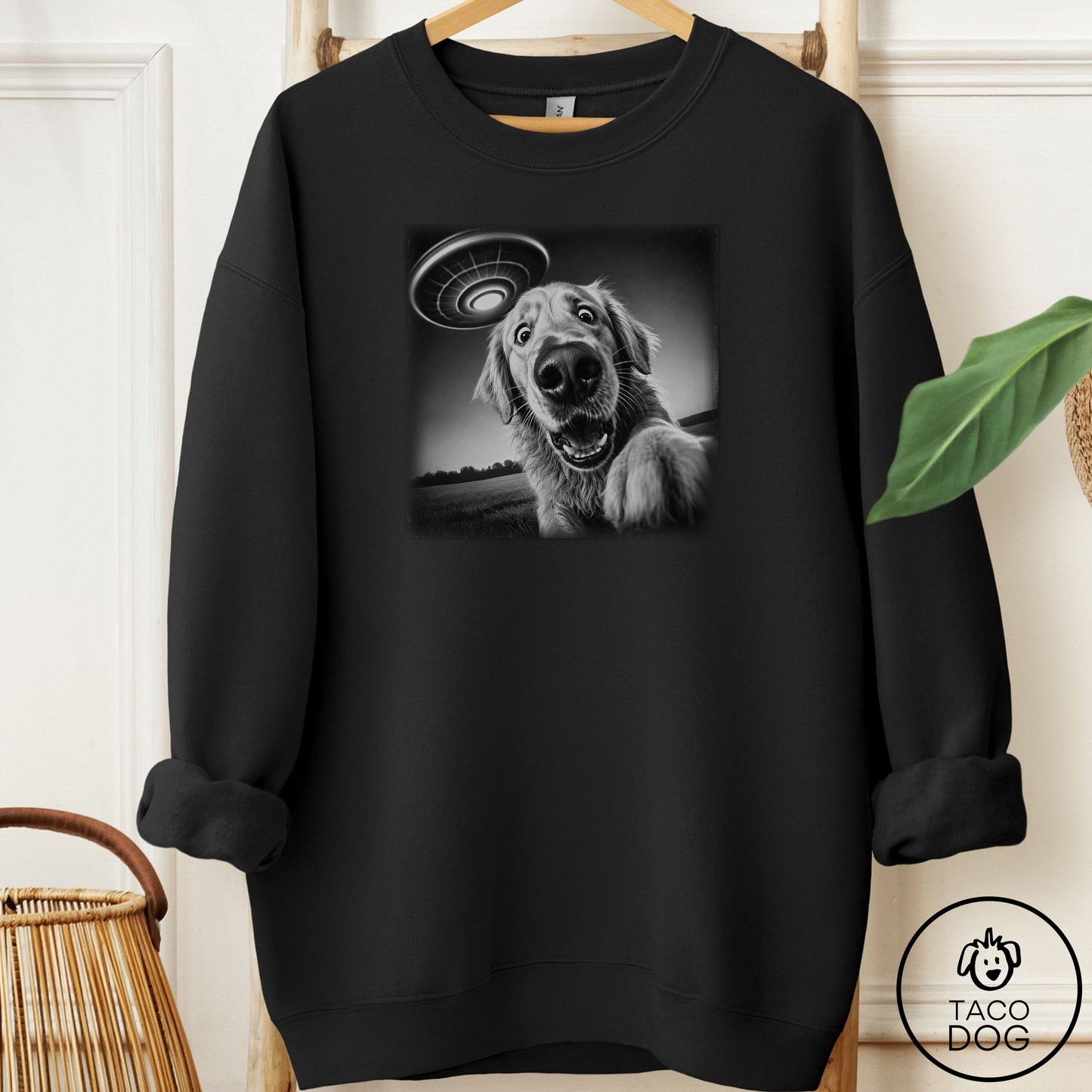 Golden Retriever Selfie Sweatshirt