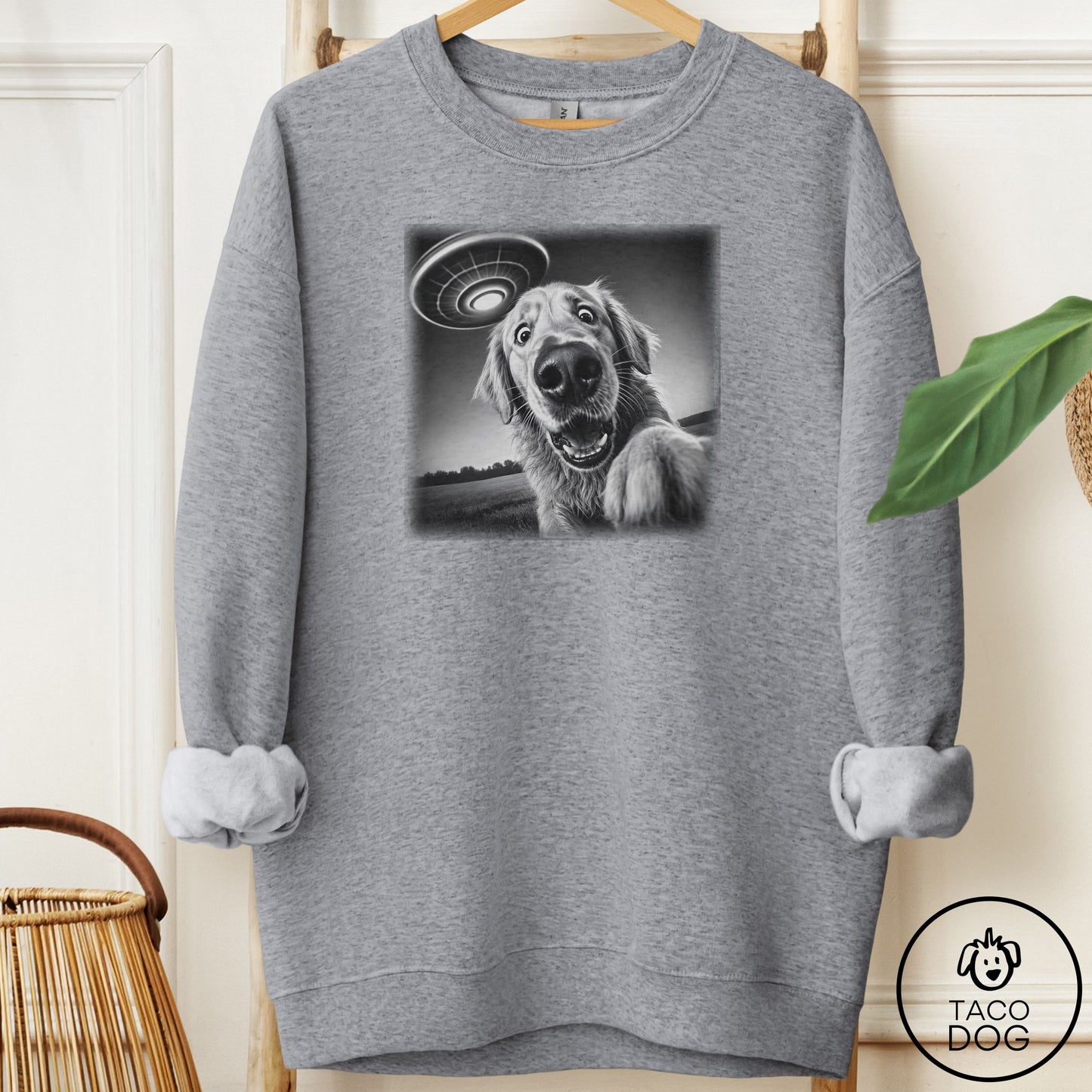 Golden Retriever Selfie Sweatshirt