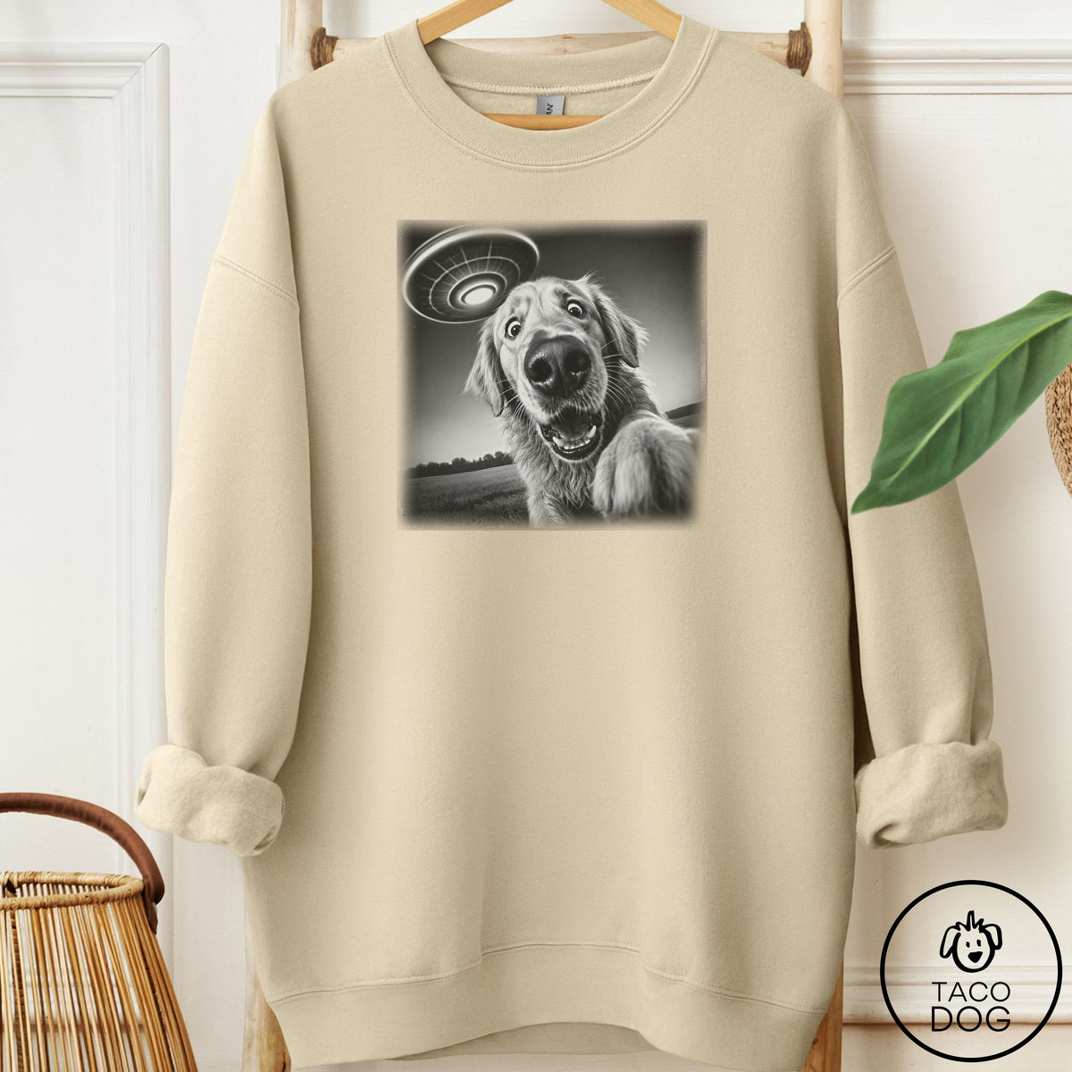 Golden Retriever Selfie Sweatshirt