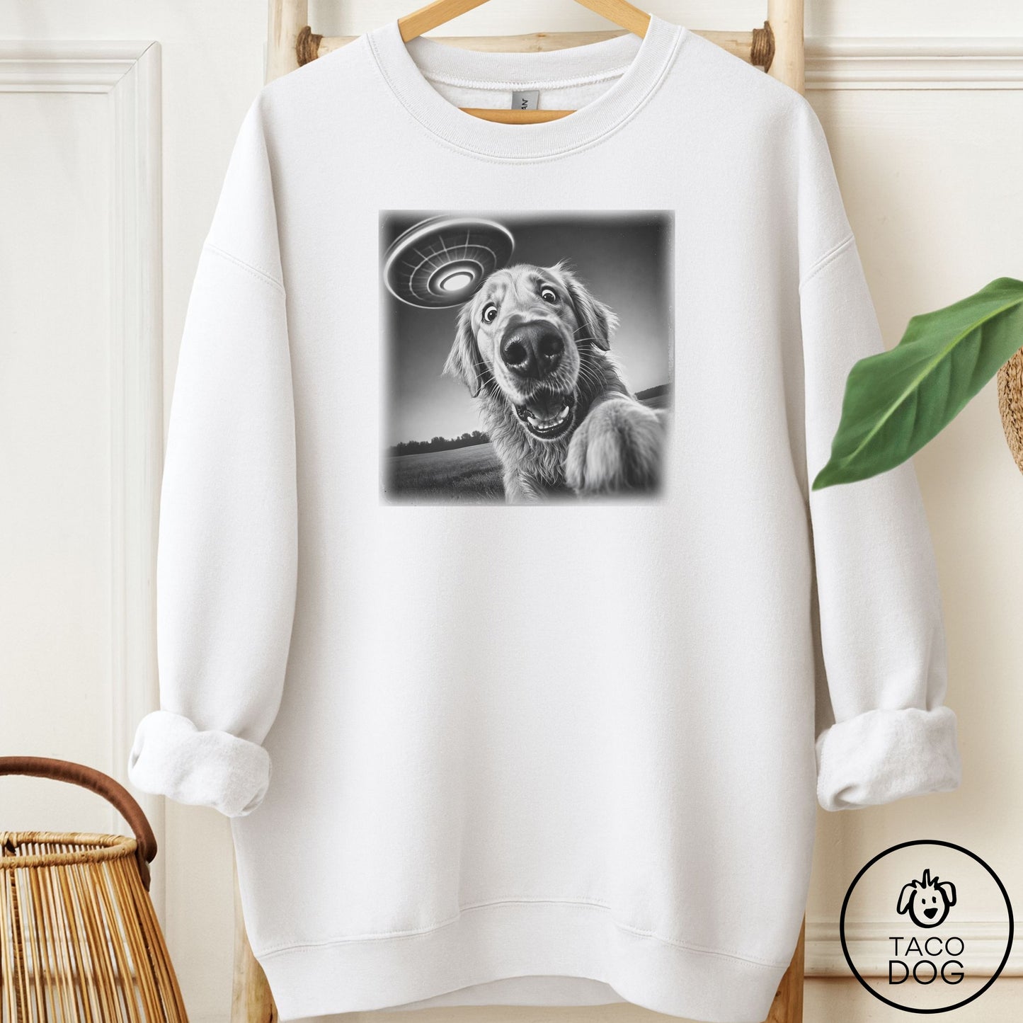 Golden Retriever Selfie Sweatshirt