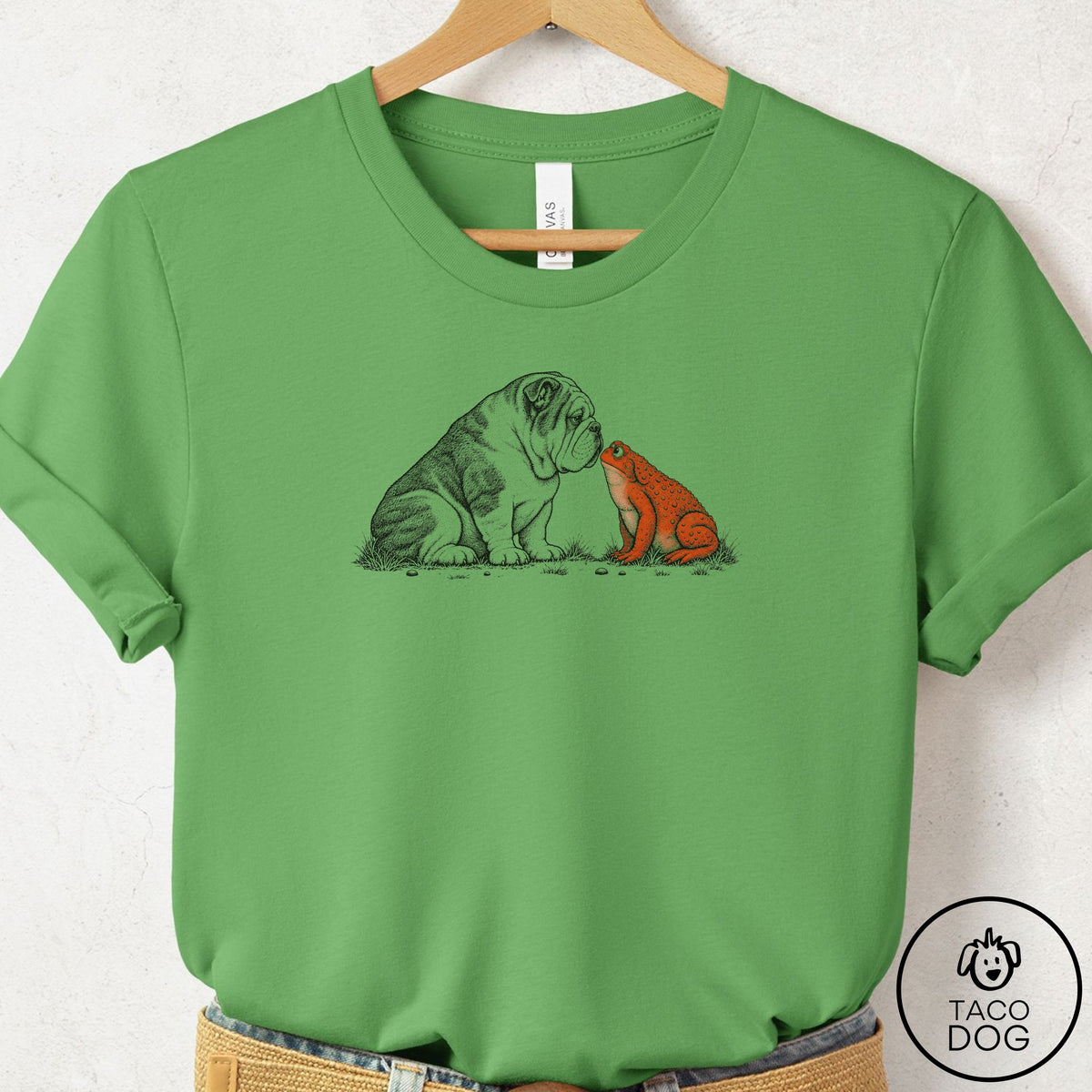 English Bulldog Toad Watch T-Shirt Leaf Taco-Dog