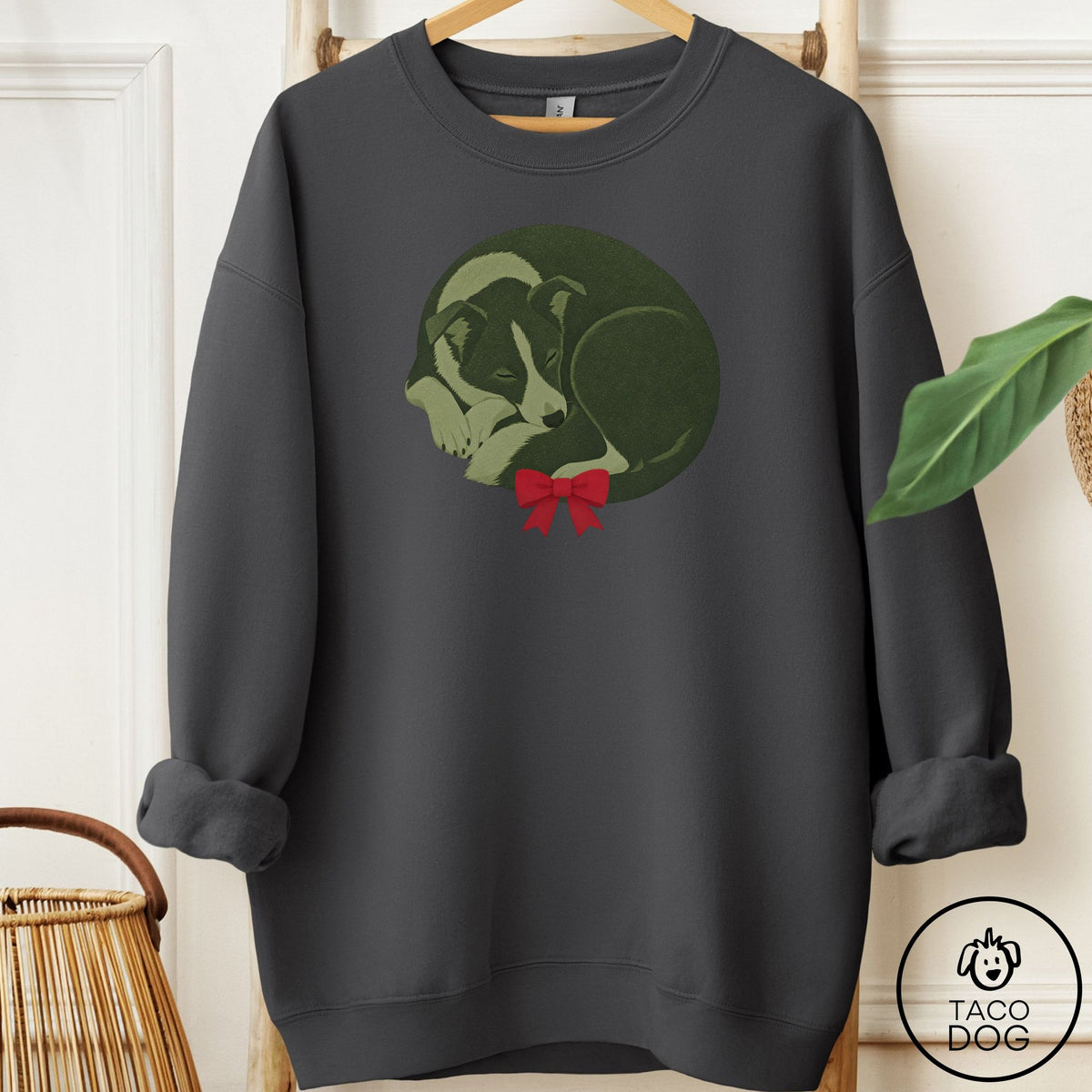 Border Collie Wreath Sweatshirt Charcoal Taco-Dog