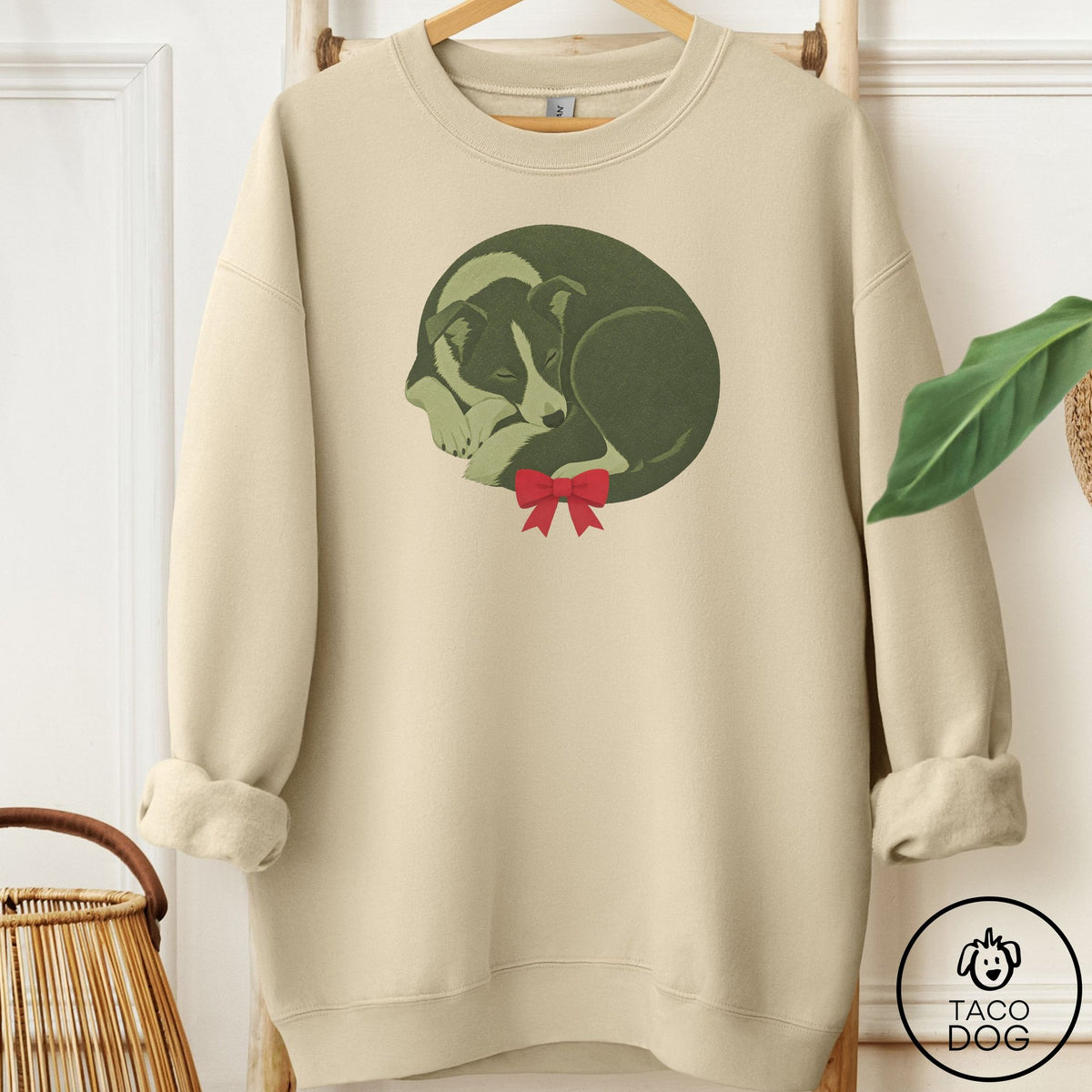 Border Collie Wreath Sweatshirt Sand Taco-Dog