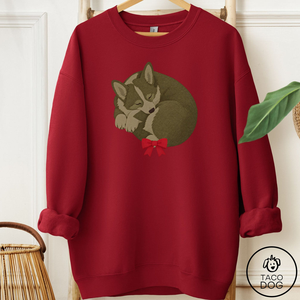 Corgi Wreath Sweatshirt Garnet Taco-Dog