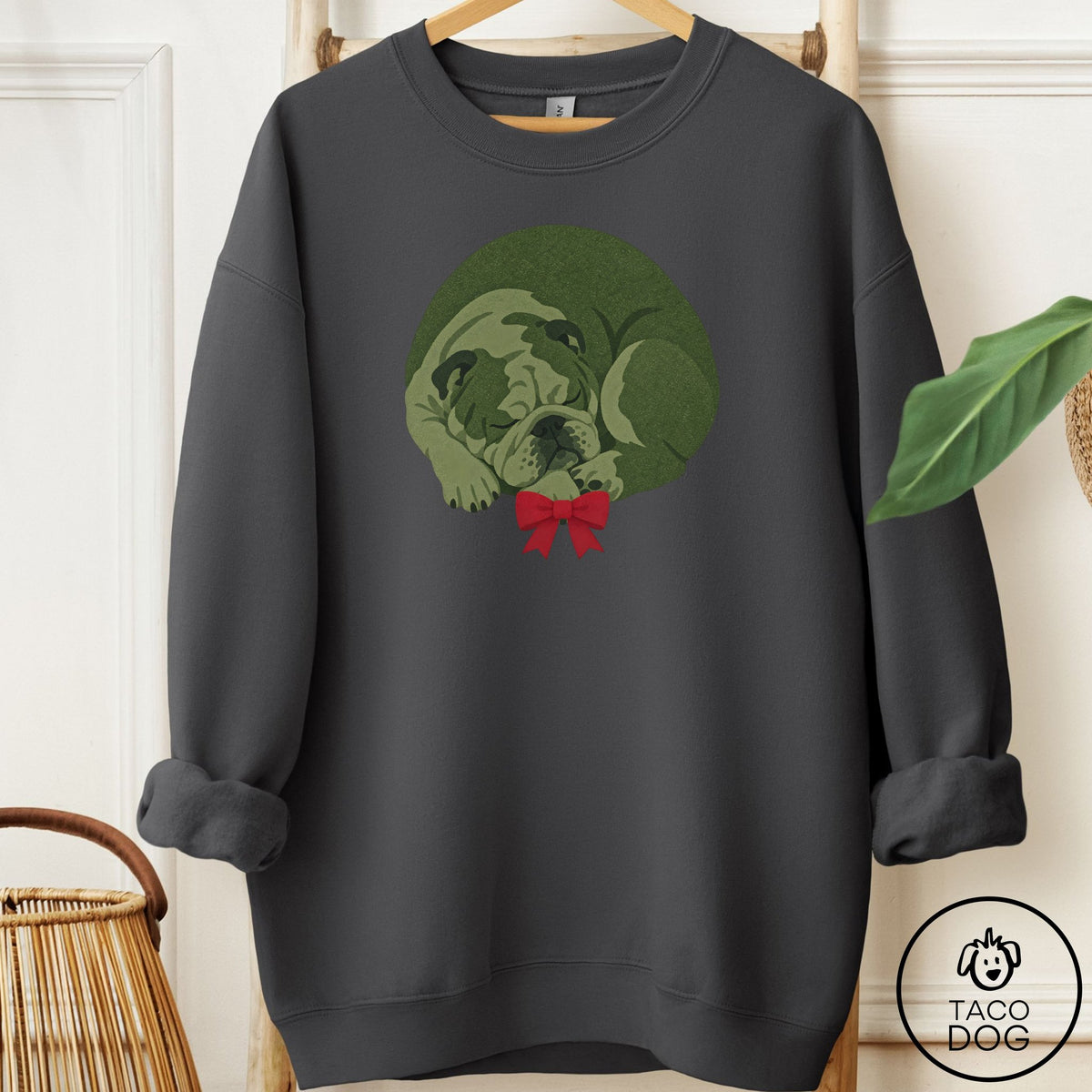 English Bulldog Wreath Sweatshirt Charcoal Taco-Dog