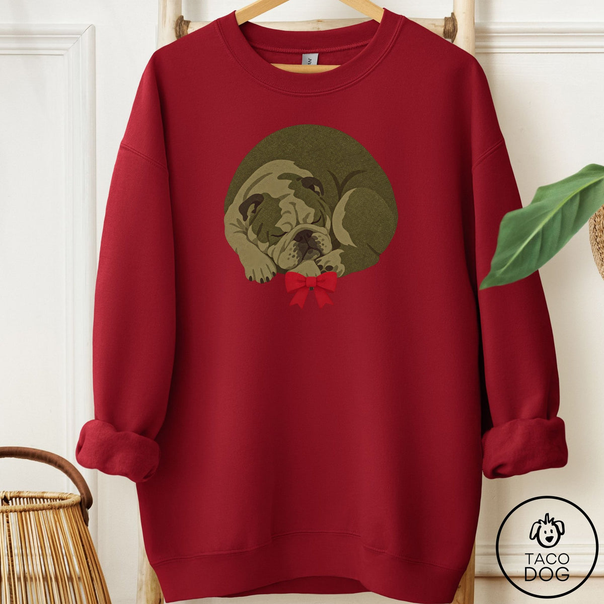 English Bulldog Wreath Sweatshirt Garnet Taco-Dog