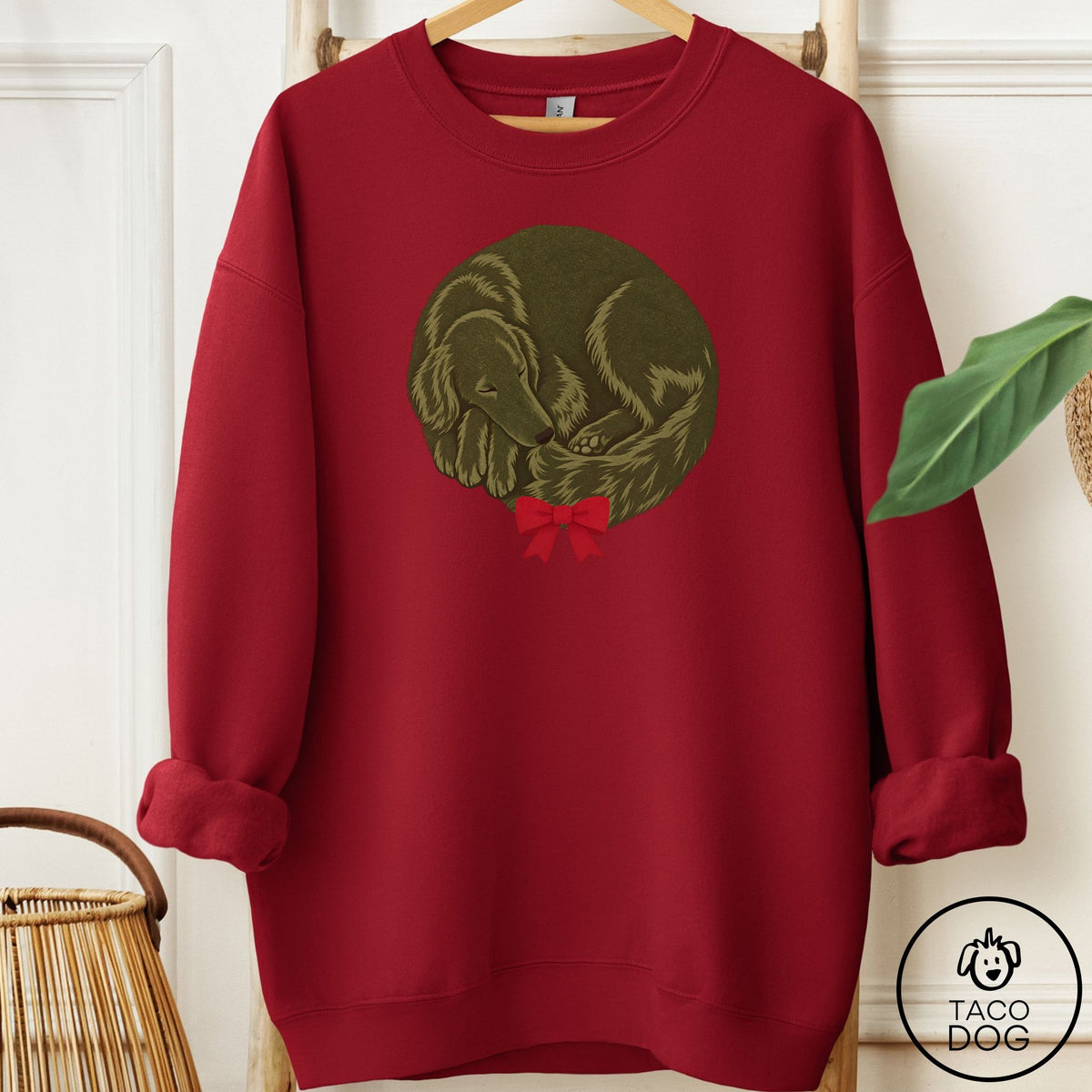 Flat-Coated Retriever Wreath Sweatshirt Garnet Taco-Dog