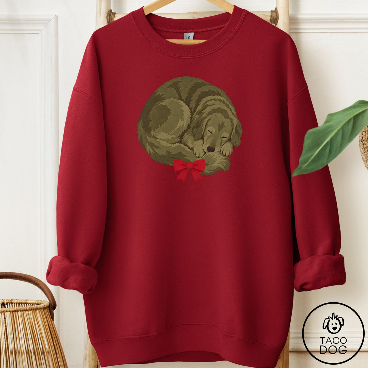 Golden Retriever Wreath Sweatshirt Garnet Taco-Dog