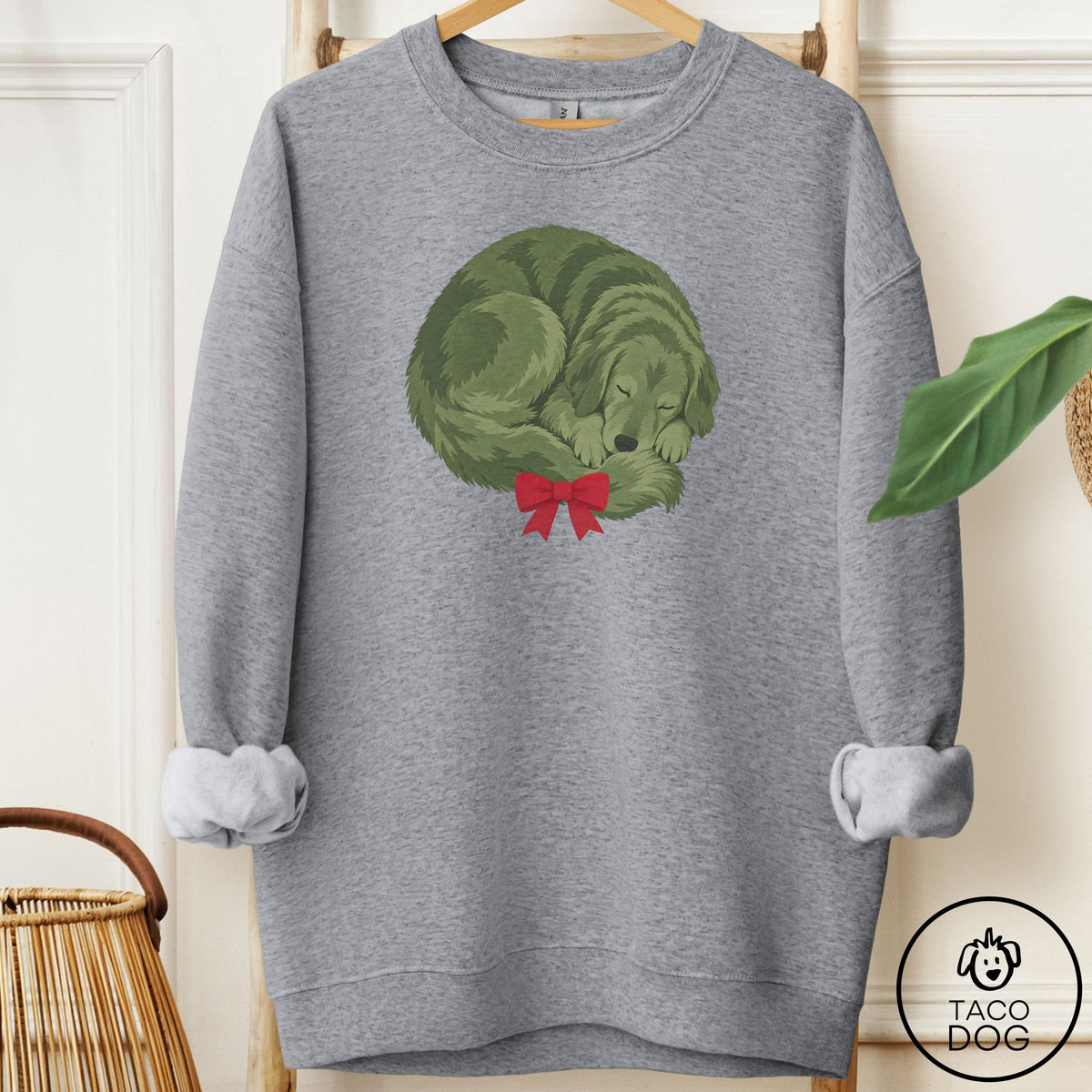 Golden Retriever Wreath Sweatshirt Graphite Heather Taco-Dog